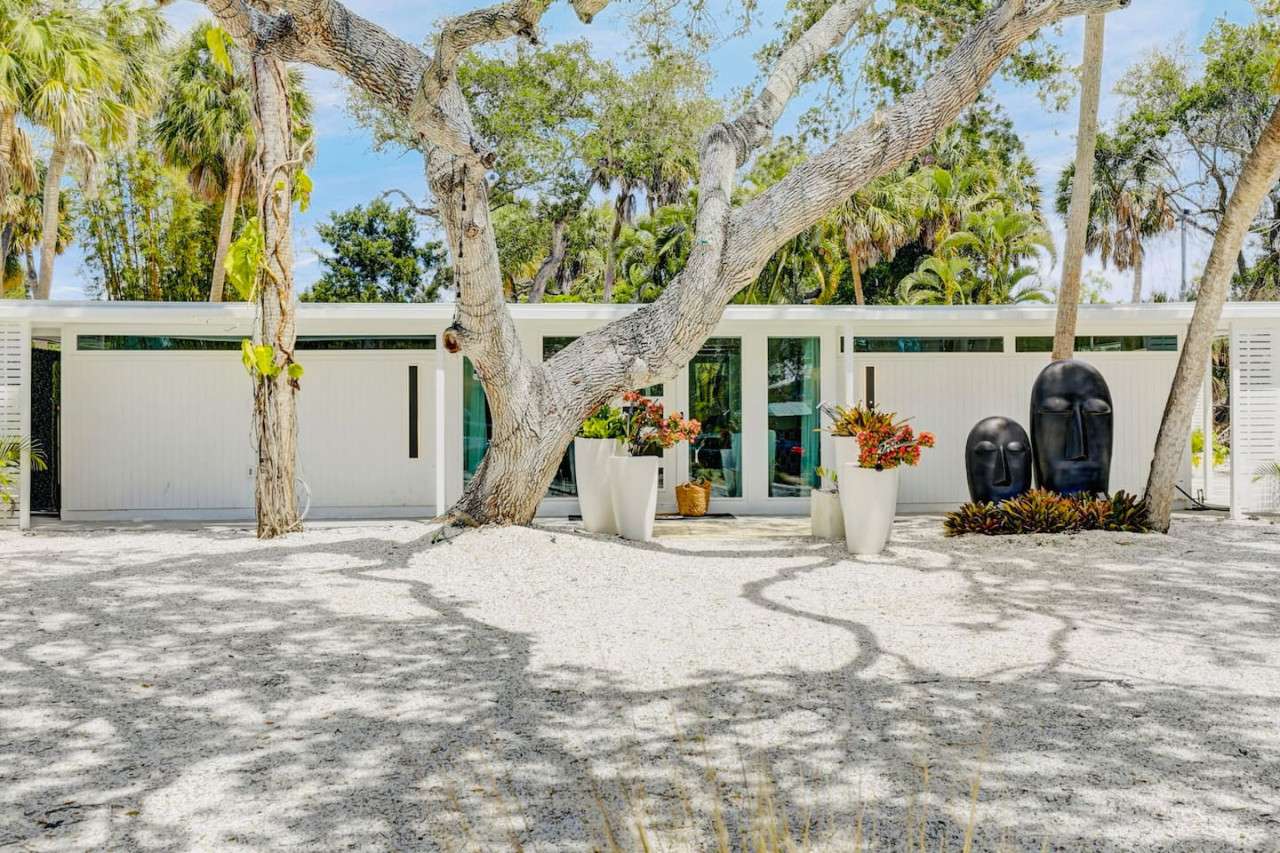 Zach’s Siesta Key Beach House - Pet Friendly | #1 in US Siesta Beach | Turtle Beach | Crescent Beach