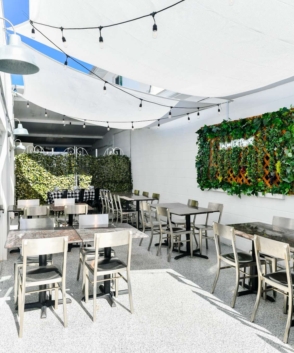 Capo Pazzo Pizzeria + Kitchen